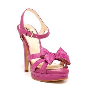 ADORABLE (run smaller) Magenta bow platforms heels